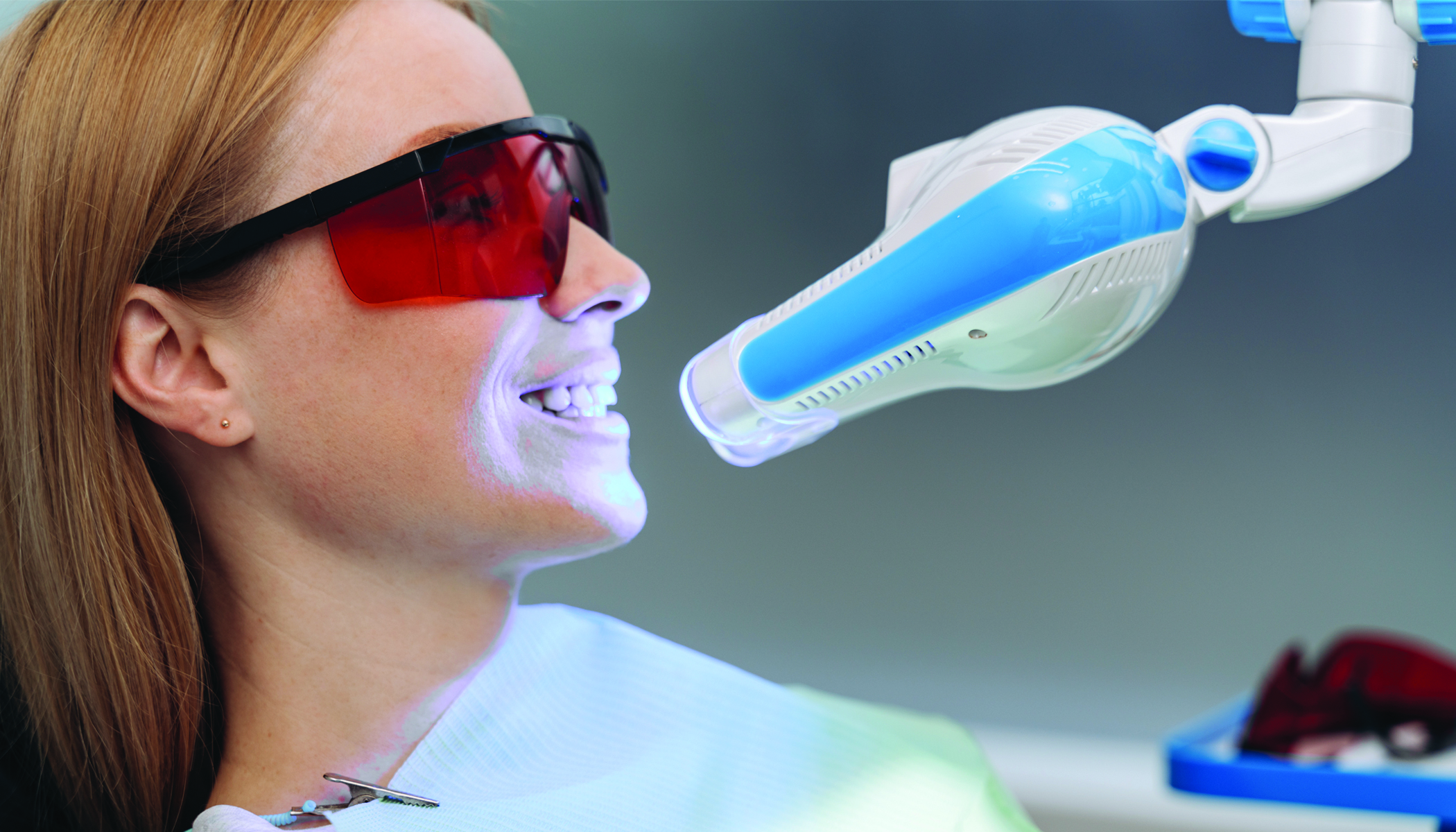 ฟอกฟันขาวด้วย  Zoom! Teeth Whitening